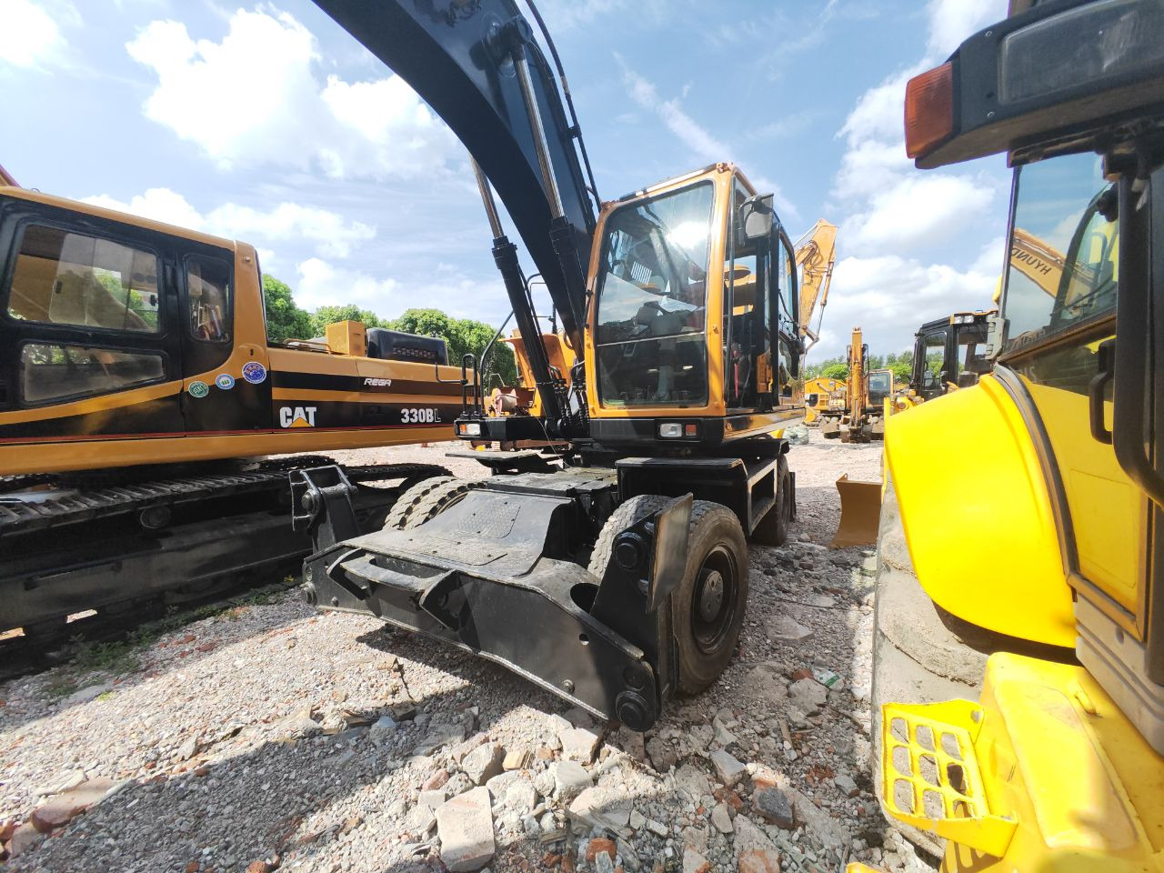 HYUNDAI R210W-9 - Bager na kolesih: slika 4 HYUNDAI R210W-9 - Bager na kolesih: slika 4