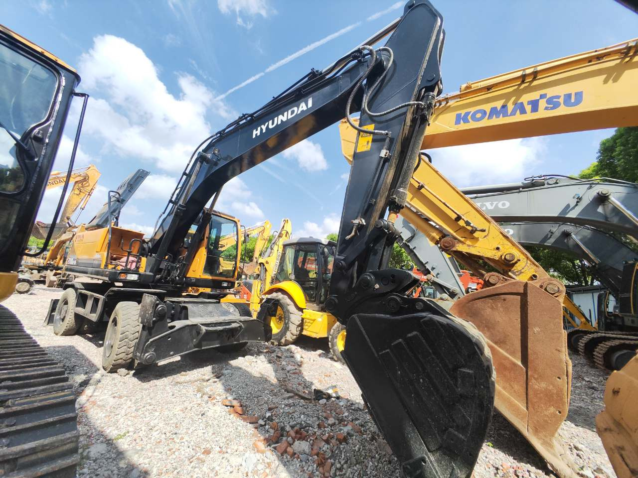 HYUNDAI R210W-9 - Bager na kolesih: slika 2 HYUNDAI R210W-9 - Bager na kolesih: slika 2