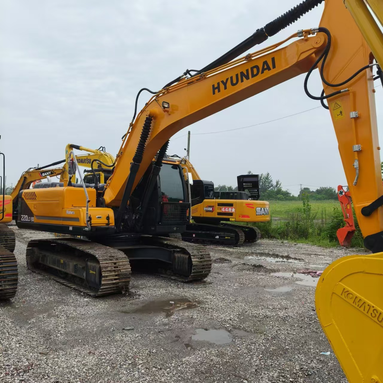 HYUNDAI R220LC-9S - Bager goseničar: slika 3 HYUNDAI R220LC-9S - Bager goseničar: slika 3