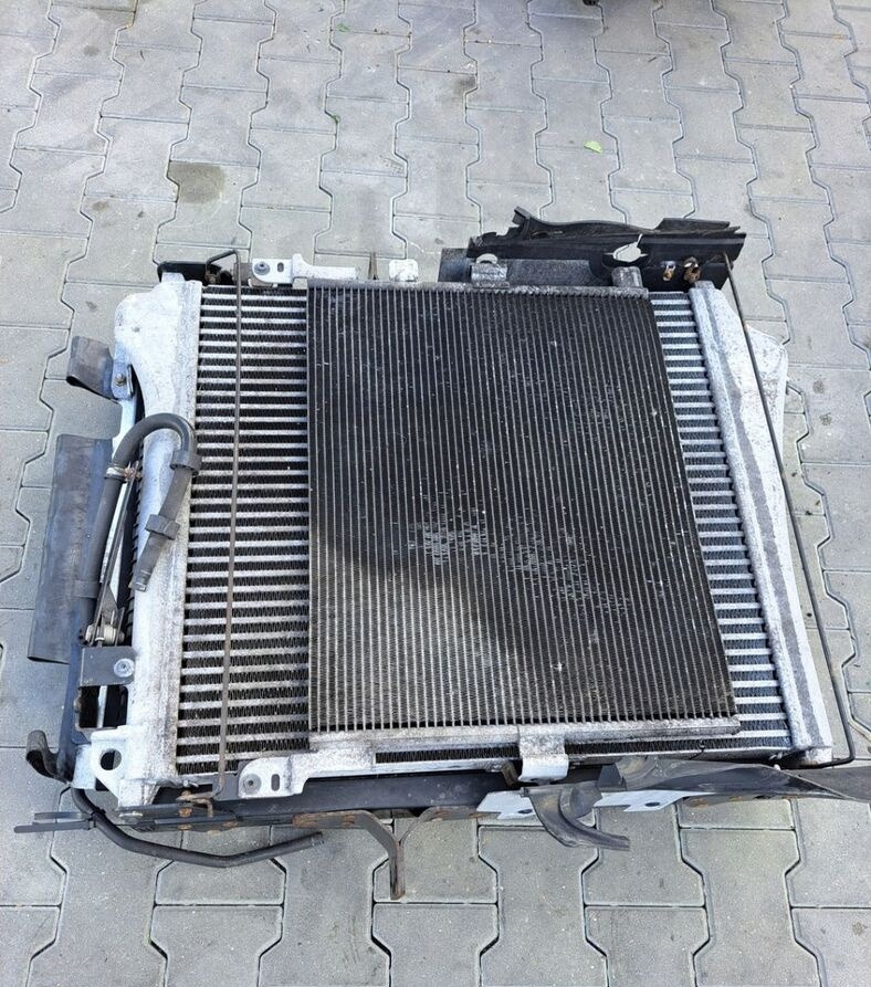 Behr KOMPLET CHŁODNICA VOLVO FE RENAULT PREMIUM DXI 7 - Hladilnik motorja za Tovornjak: slika 4 Behr KOMPLET CHŁODNICA VOLVO FE RENAULT PREMIUM DXI 7 - Hladilnik motorja za Tovornjak: slika 4