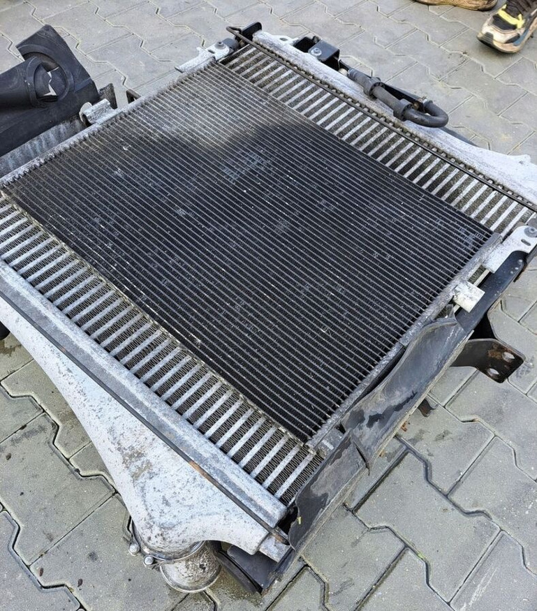 Behr KOMPLET CHŁODNICA VOLVO FE RENAULT PREMIUM DXI 7 - Hladilnik motorja za Tovornjak: slika 2 Behr KOMPLET CHŁODNICA VOLVO FE RENAULT PREMIUM DXI 7 - Hladilnik motorja za Tovornjak: slika 2