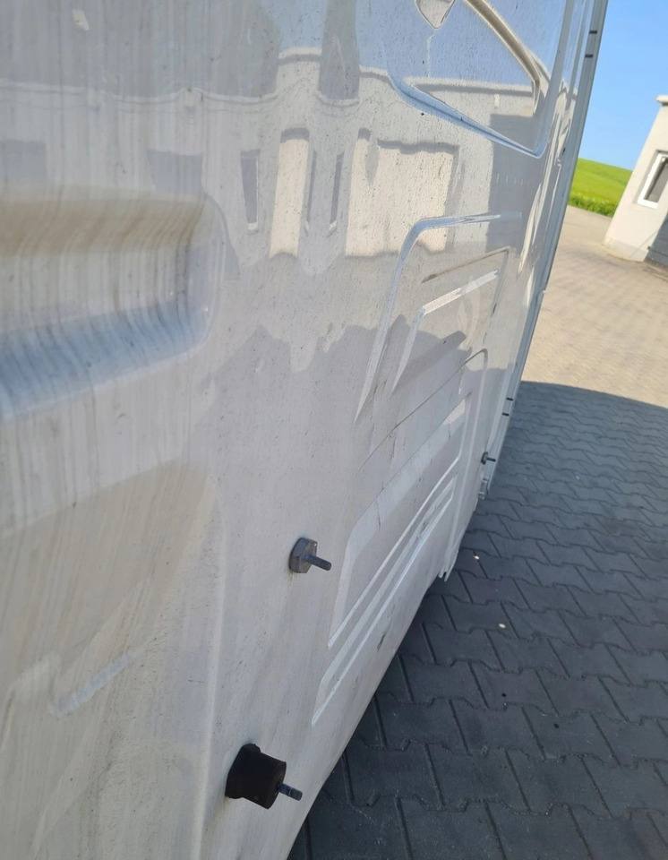 GOŁA SZKIELET POSZYCIE BLACHA RENAULT GAMA T HIGH WYSOKA KABINA - USZKODZONA - Kabina: slika 4 GOŁA SZKIELET POSZYCIE BLACHA RENAULT GAMA T HIGH WYSOKA KABINA - USZKODZONA - Kabina: slika 4