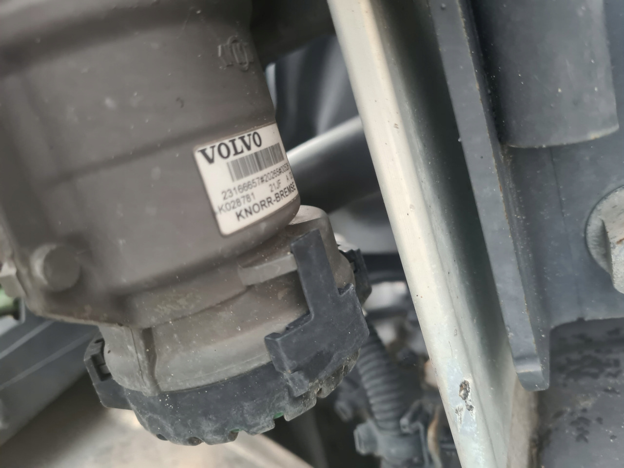 KNORR-BREMSE ZAWÓR EBS EUROPA NACZEPOWY VOLVO FH 4 FM 4 FH 5 FM 5 FMX 23166657 - Zavorni ventil za Tovornjak: slika 3 KNORR-BREMSE ZAWÓR EBS EUROPA NACZEPOWY VOLVO FH 4 FM 4 FH 5 FM 5 FMX 23166657 - Zavorni ventil za Tovornjak: slika 3