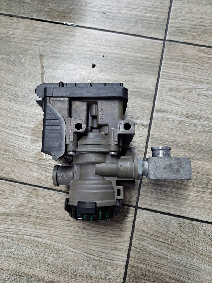 KNORR-BREMSE ZAWÓR PNEUMATYCZNY MODULATOR EBS PRZÓD FORD F-MAX CARGO EURO 6 - Zavorni ventil za Tovornjak: slika 1 KNORR-BREMSE ZAWÓR PNEUMATYCZNY MODULATOR EBS PRZÓD FORD F-MAX CARGO EURO 6 - Zavorni ventil za Tovornjak: slika 1