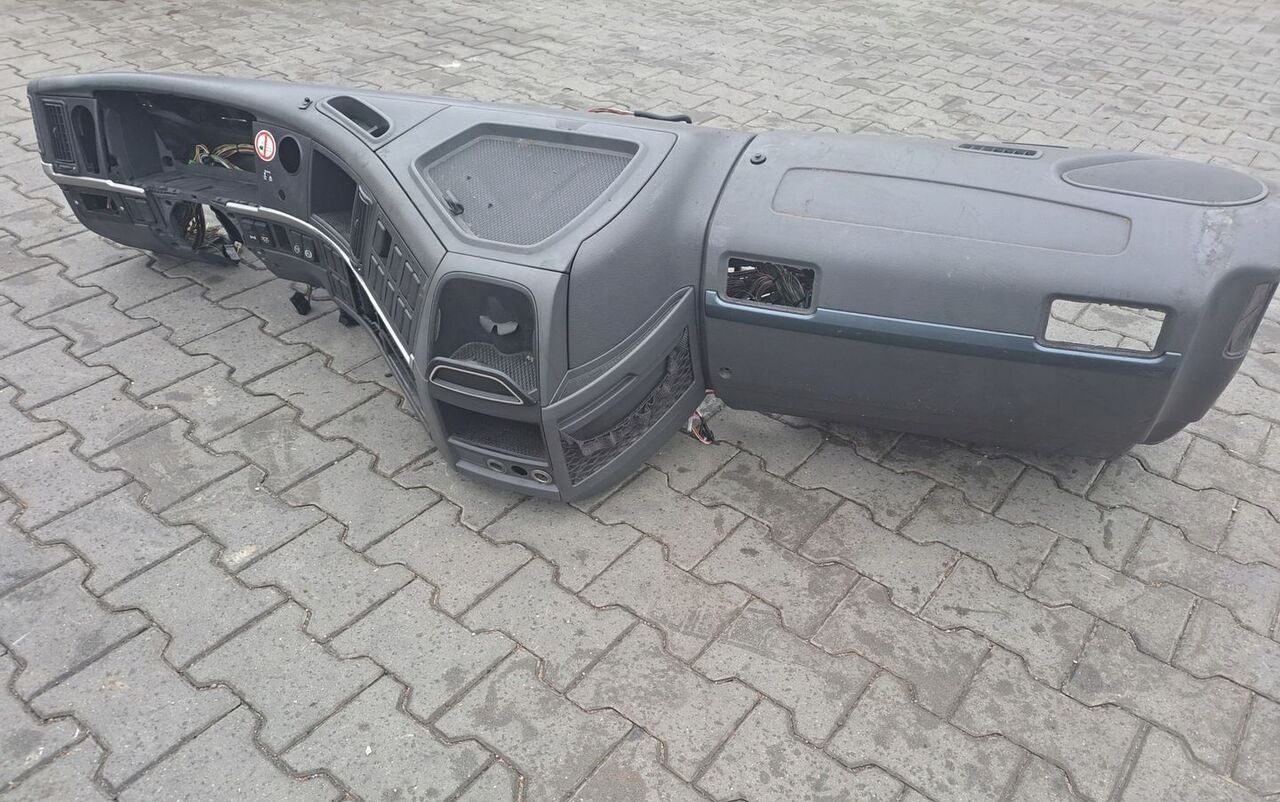 KONSOLA KOMPLETNA KOKPIT DESKA VOLVO FM 9 13 LIFT - Armaturna plošča za Tovornjak: slika 3 KONSOLA KOMPLETNA KOKPIT DESKA VOLVO FM 9 13 LIFT - Armaturna plošča za Tovornjak: slika 3