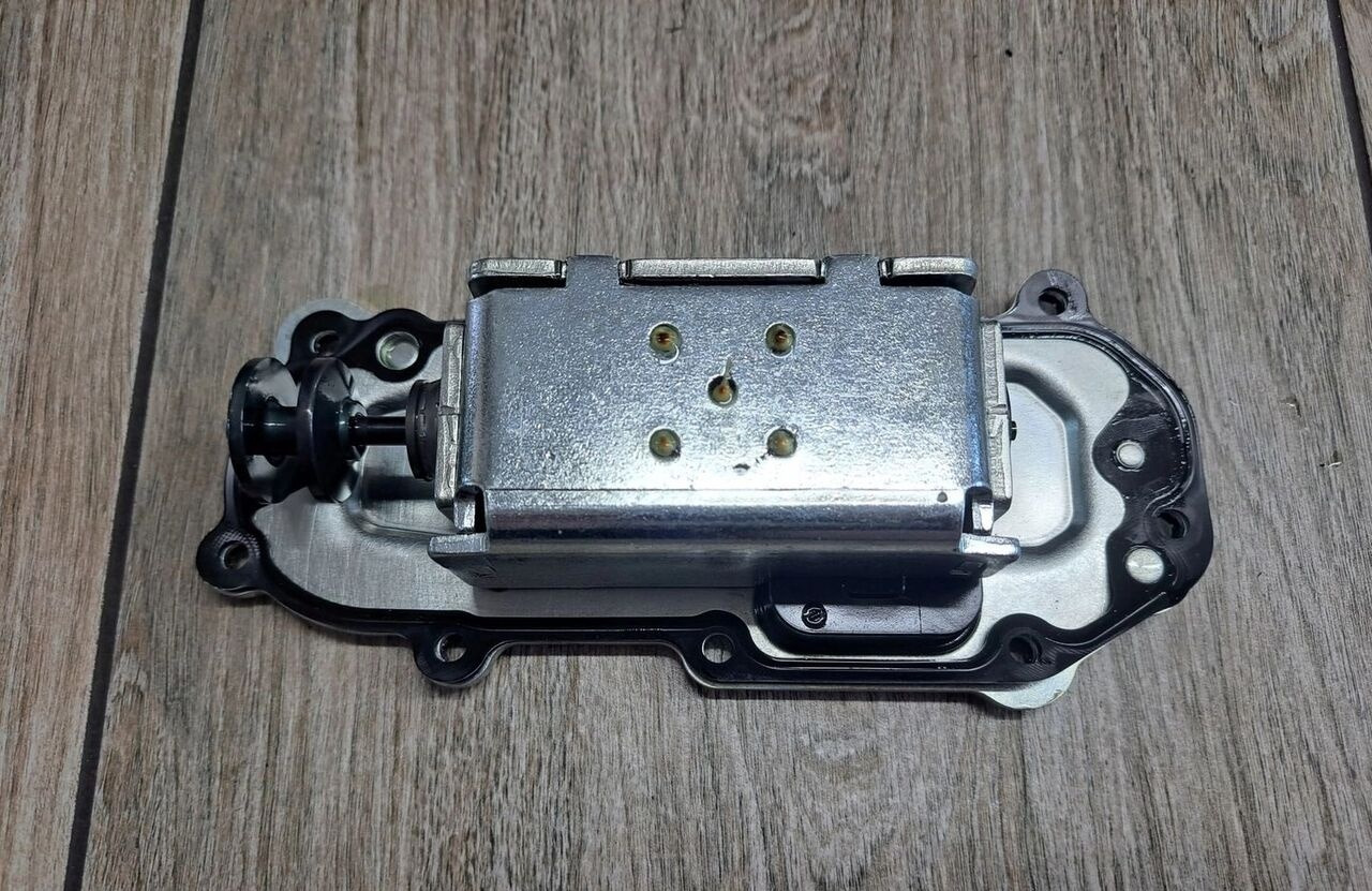 MODUŁ CEWKA BLOK ELEKTRONIKA WYBIERAKA SKRZYNI BIEGÓW ZF TRAXON 0501328597 ZF TRAXON - Transmission za Tovornjak: slika 1 MODUŁ CEWKA BLOK ELEKTRONIKA WYBIERAKA SKRZYNI BIEGÓW ZF TRAXON 0501328597 ZF TRAXON - Transmission za Tovornjak: slika 1