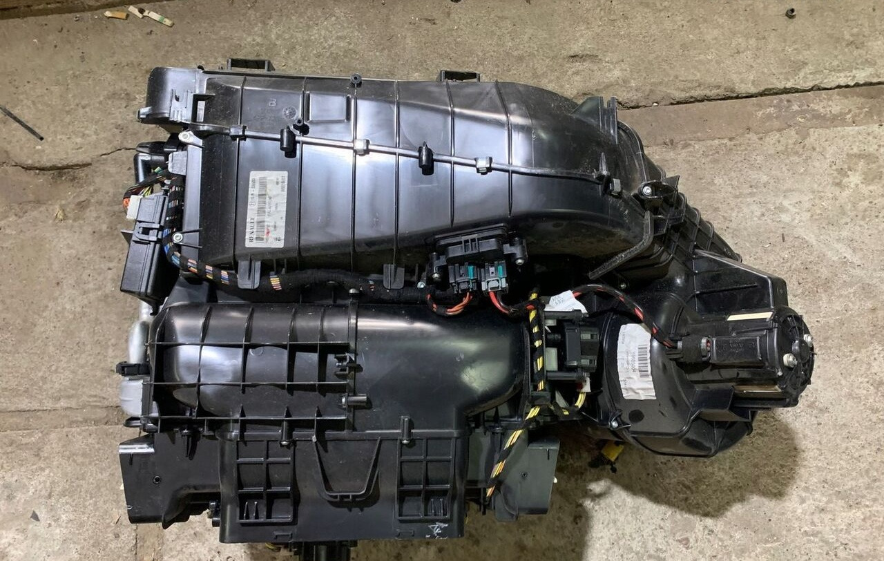NAGRZEWNICA KOMPLETNA RENAULT GAMA T RANGE - Ogrevanje/ Prezračevanje za Tovornjak: slika 2 NAGRZEWNICA KOMPLETNA RENAULT GAMA T RANGE - Ogrevanje/ Prezračevanje za Tovornjak: slika 2
