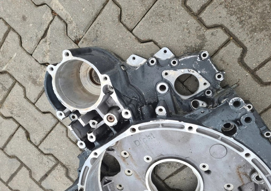 OBUDOWA SPRZĘGŁA KOŁA ZAMACHOWEGO VOLVO FL FE D7 RENAULT PREMIUM MIDLUM DXI 04905439 1445758 - Sklopka in deli: slika 4 OBUDOWA SPRZĘGŁA KOŁA ZAMACHOWEGO VOLVO FL FE D7 RENAULT PREMIUM MIDLUM DXI 04905439 1445758 - Sklopka in deli: slika 4