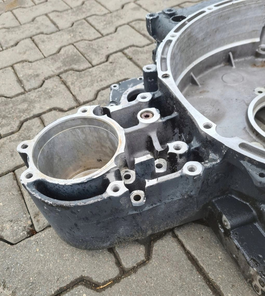 OBUDOWA SPRZĘGŁA KOŁA ZAMACHOWEGO VOLVO FL FE D7 RENAULT PREMIUM MIDLUM DXI 04905439 1445758 - Sklopka in deli: slika 5 OBUDOWA SPRZĘGŁA KOŁA ZAMACHOWEGO VOLVO FL FE D7 RENAULT PREMIUM MIDLUM DXI 04905439 1445758 - Sklopka in deli: slika 5