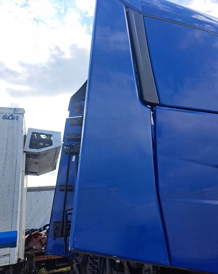 OWIEWKI KABINY KOMPLET RENAULT GAMA T RANGE - Aerodinamika/ Spojler: slika 2 OWIEWKI KABINY KOMPLET RENAULT GAMA T RANGE - Aerodinamika/ Spojler: slika 2