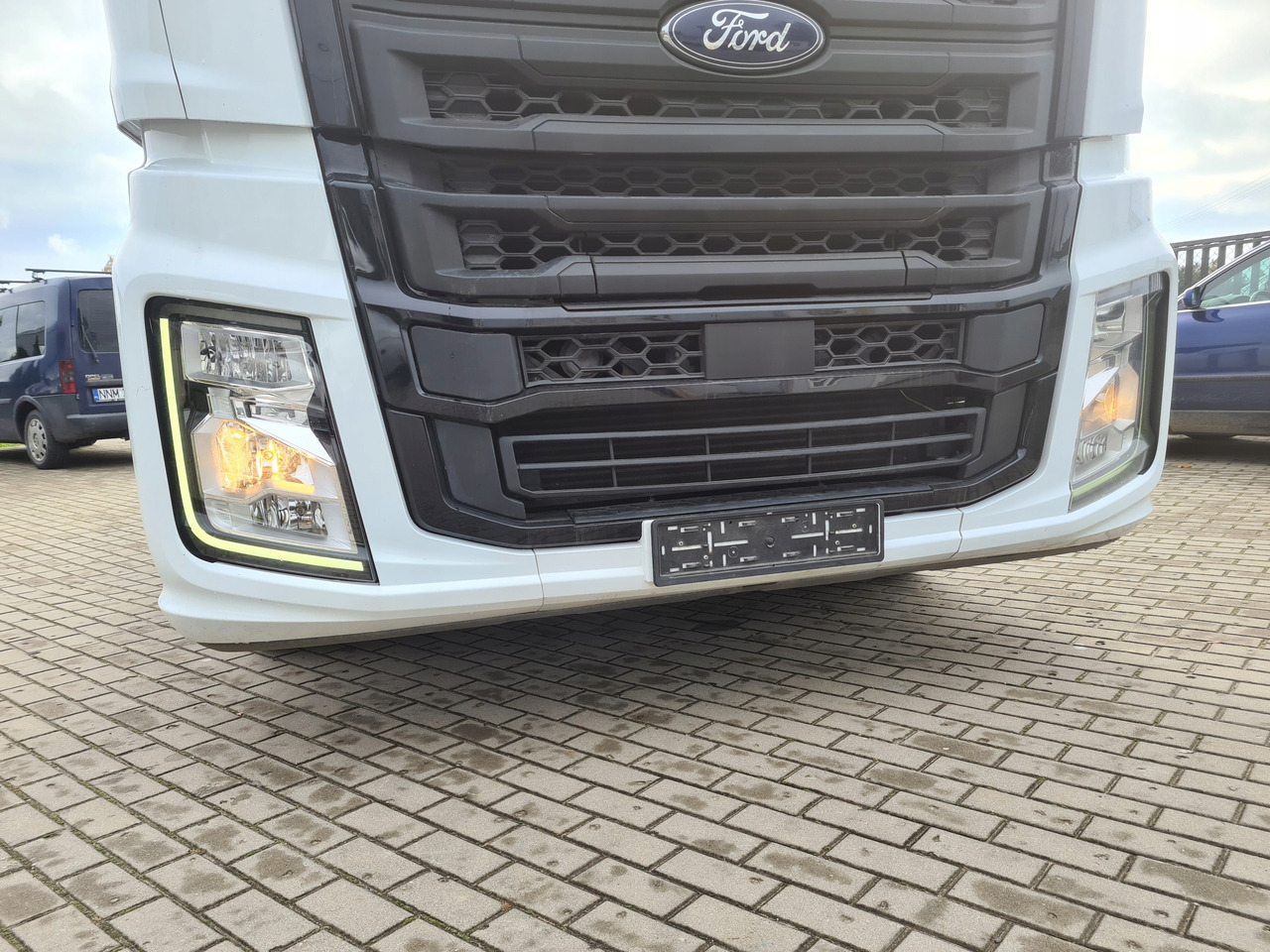 PRZÓD KOMPLETNY LAMPA GRILL ATRAPA BELKA FORD F-MAX 500 TRUCKS - Odbijač: slika 3 PRZÓD KOMPLETNY LAMPA GRILL ATRAPA BELKA FORD F-MAX 500 TRUCKS - Odbijač: slika 3