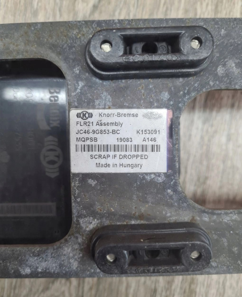 RADAR DISTRONIK CZUJNIK SENSOR MOCOWANIE FORD F-MAX 500 TRUCKS EURO 6 K096653H001 575127535 JC46 9G853 BC - Senzor: slika 4 RADAR DISTRONIK CZUJNIK SENSOR MOCOWANIE FORD F-MAX 500 TRUCKS EURO 6 K096653H001 575127535 JC46 9G853 BC - Senzor: slika 4