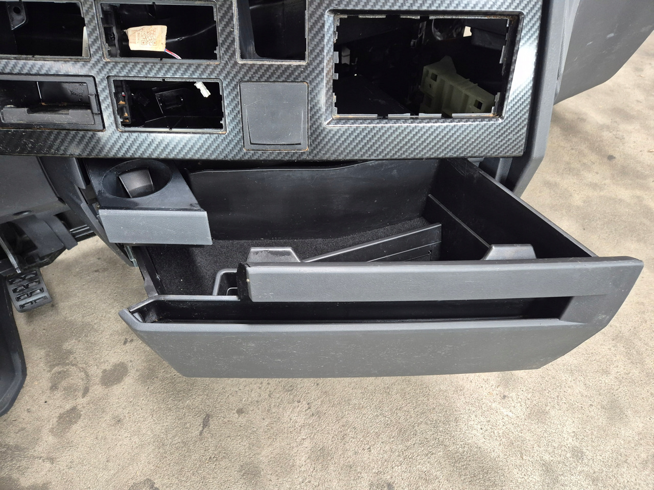 RENAULT KONSOLA KOMPLETNA KOKPIT DESKA PRZEKŁADKA ANGLIKA RENAULT GAMA T RANGE EVO - Kabina in notranjost za Tovornjak: slika 3 RENAULT KONSOLA KOMPLETNA KOKPIT DESKA PRZEKŁADKA ANGLIKA RENAULT GAMA T RANGE EVO - Kabina in notranjost za Tovornjak: slika 3