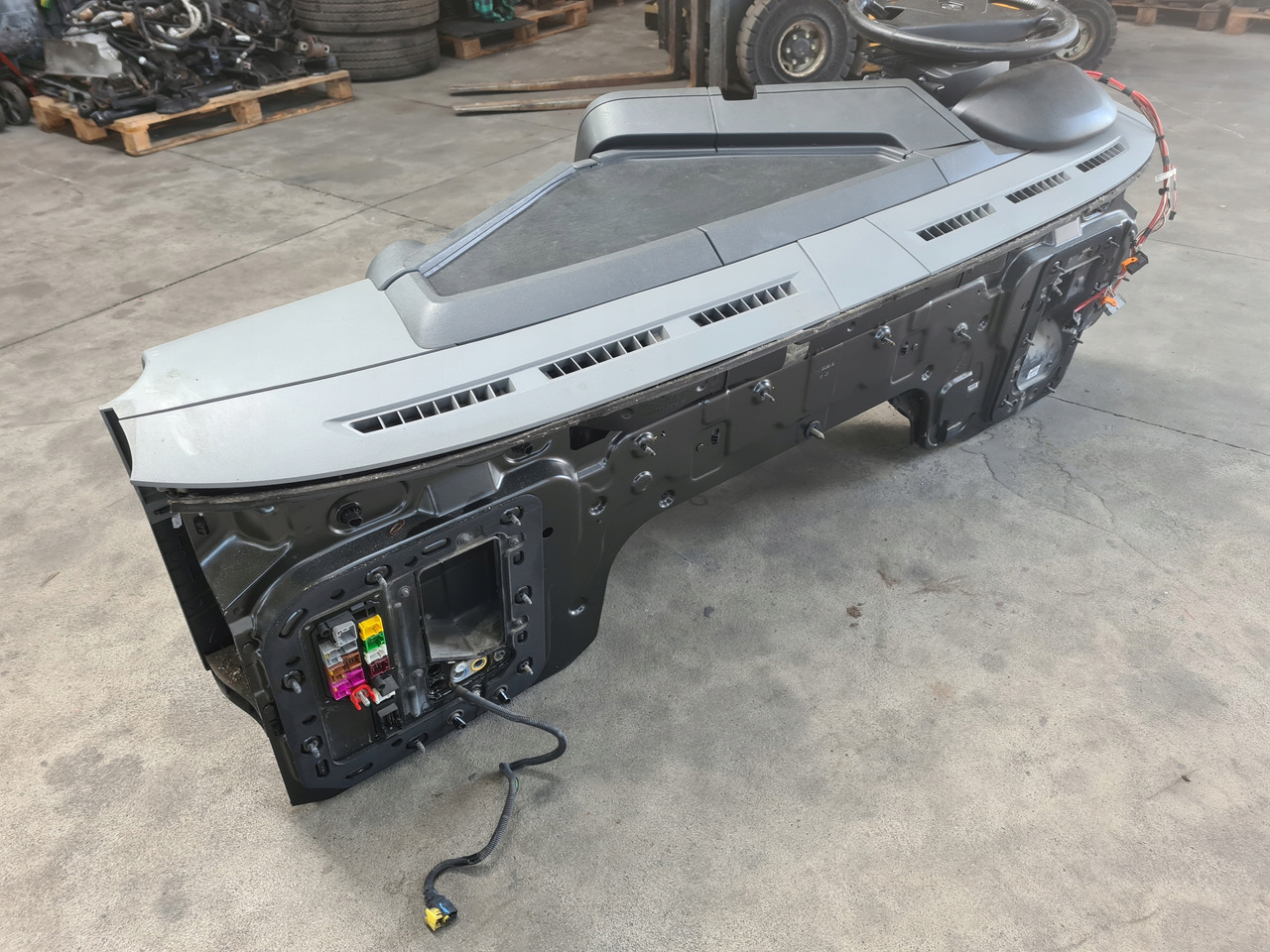 RENAULT KONSOLA KOMPLETNA KOKPIT DESKA ROZDZIELCZA PRZEKŁADKA ANGLIKA RENAULT GAMA T RANGE - Armaturna plošča za Tovornjak: slika 4 RENAULT KONSOLA KOMPLETNA KOKPIT DESKA ROZDZIELCZA PRZEKŁADKA ANGLIKA RENAULT GAMA T RANGE - Armaturna plošča za Tovornjak: slika 4