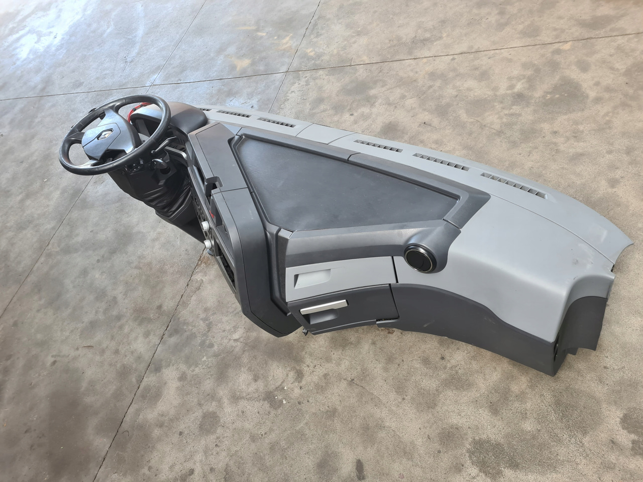 RENAULT KONSOLA KOMPLETNA KOKPIT DESKA ROZDZIELCZA PRZEKŁADKA ANGLIKA RENAULT GAMA T RANGE - Armaturna plošča za Tovornjak: slika 5 RENAULT KONSOLA KOMPLETNA KOKPIT DESKA ROZDZIELCZA PRZEKŁADKA ANGLIKA RENAULT GAMA T RANGE - Armaturna plošča za Tovornjak: slika 5