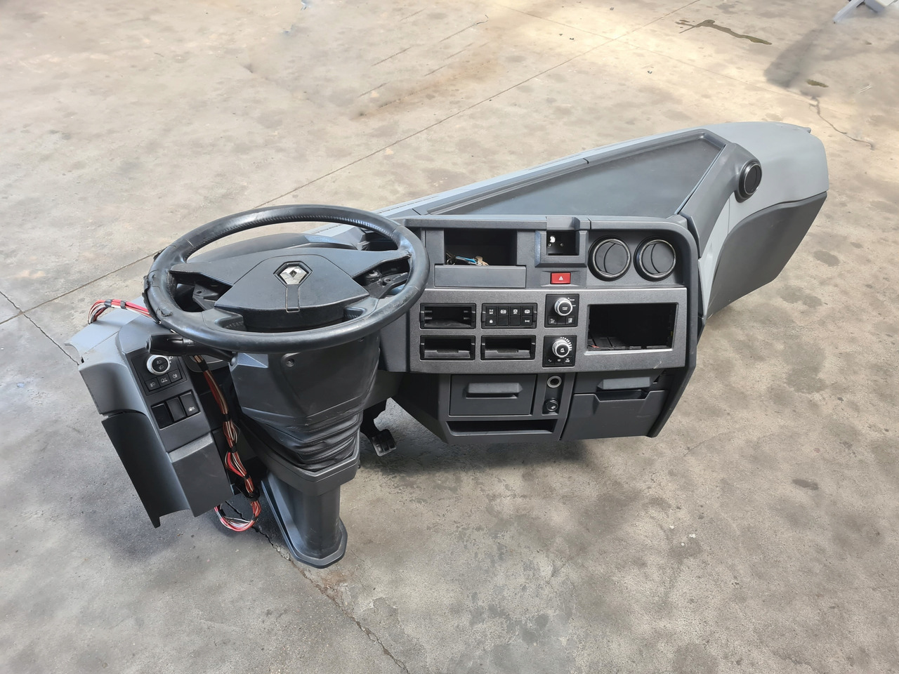 RENAULT KONSOLA KOMPLETNA KOKPIT DESKA ROZDZIELCZA PRZEKŁADKA ANGLIKA RENAULT GAMA T RANGE - Armaturna plošča za Tovornjak: slika 1 RENAULT KONSOLA KOMPLETNA KOKPIT DESKA ROZDZIELCZA PRZEKŁADKA ANGLIKA RENAULT GAMA T RANGE - Armaturna plošča za Tovornjak: slika 1