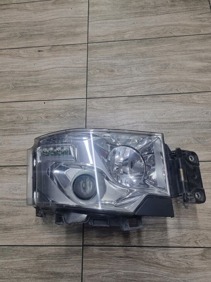 RENAULT LAMPA PRAWA REFLEKTOR RENAULT GAMA T RANGE ORYGINAŁ - Žarometi za Tovornjak: slika 1 RENAULT LAMPA PRAWA REFLEKTOR RENAULT GAMA T RANGE ORYGINAŁ - Žarometi za Tovornjak: slika 1