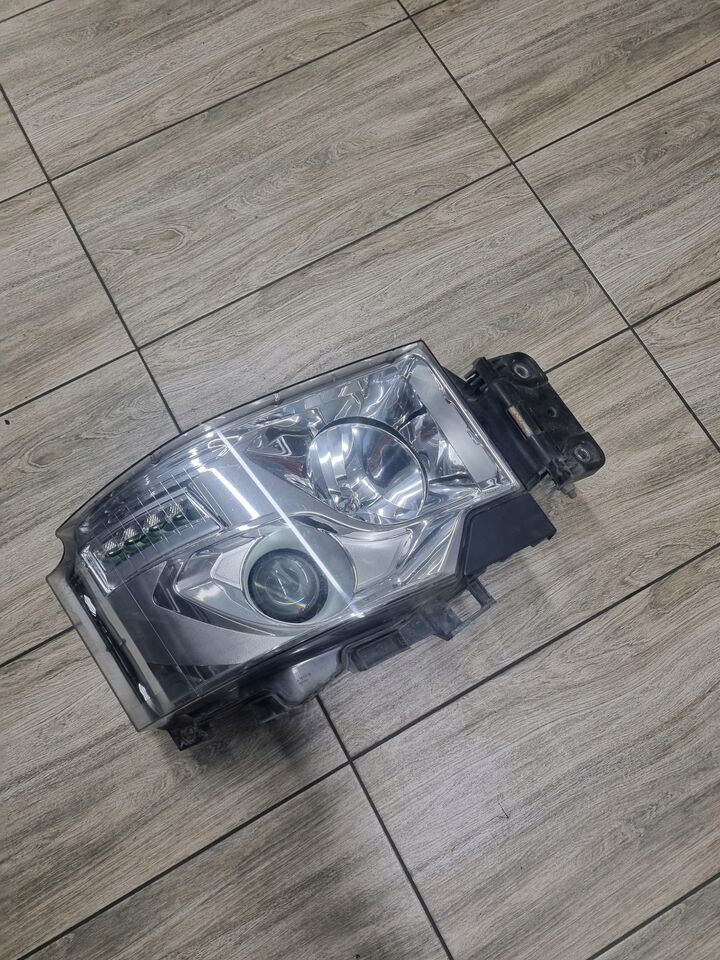 RENAULT LAMPA PRAWA REFLEKTOR RENAULT GAMA T RANGE ORYGINAŁ - Žarometi za Tovornjak: slika 2 RENAULT LAMPA PRAWA REFLEKTOR RENAULT GAMA T RANGE ORYGINAŁ - Žarometi za Tovornjak: slika 2