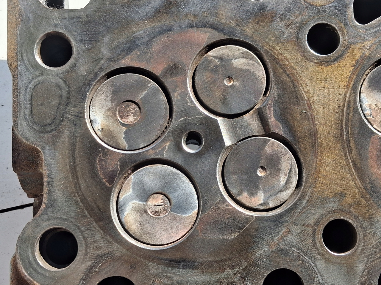 RENAULT Z WAŁKIEM ROZRZĄDU RENAULT GAMA D DTI 5 VOLVO FL D5K EURO 6 - Glava motorja: slika 4 RENAULT Z WAŁKIEM ROZRZĄDU RENAULT GAMA D DTI 5 VOLVO FL D5K EURO 6 - Glava motorja: slika 4