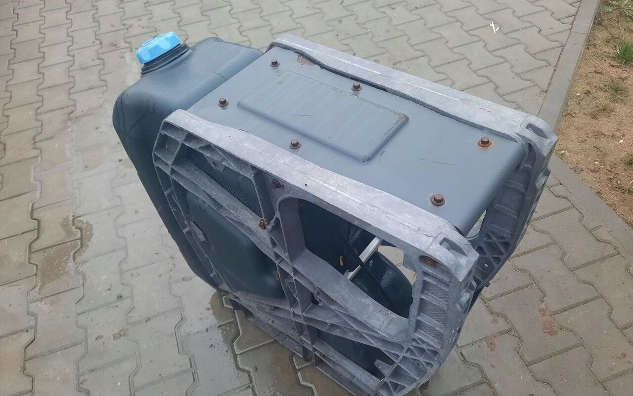 Renault GAMA - AdBlue rezervoar za Tovornjak: slika 2 Renault GAMA - AdBlue rezervoar za Tovornjak: slika 2