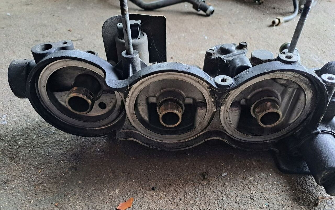 Renault PODSTAWA FILTRÓW OLEJU VOLVO FM RENAULT PREMIUM DXI LIFT 21530590 - Oljni filter za Tovornjak: slika 1 Renault PODSTAWA FILTRÓW OLEJU VOLVO FM RENAULT PREMIUM DXI LIFT 21530590 - Oljni filter za Tovornjak: slika 1