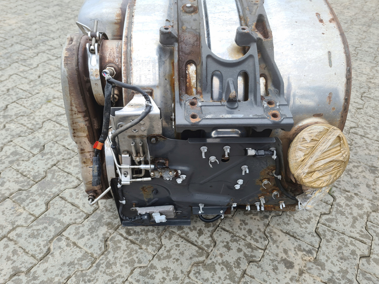 VOLVO KATALIZATOR TŁUMIK DPF FILTR KOMPLETNY VOLVO FH 4 FM 4 RENAULT GAMA T RANGE - Katalizator: slika 3 VOLVO KATALIZATOR TŁUMIK DPF FILTR KOMPLETNY VOLVO FH 4 FM 4 RENAULT GAMA T RANGE - Katalizator: slika 3