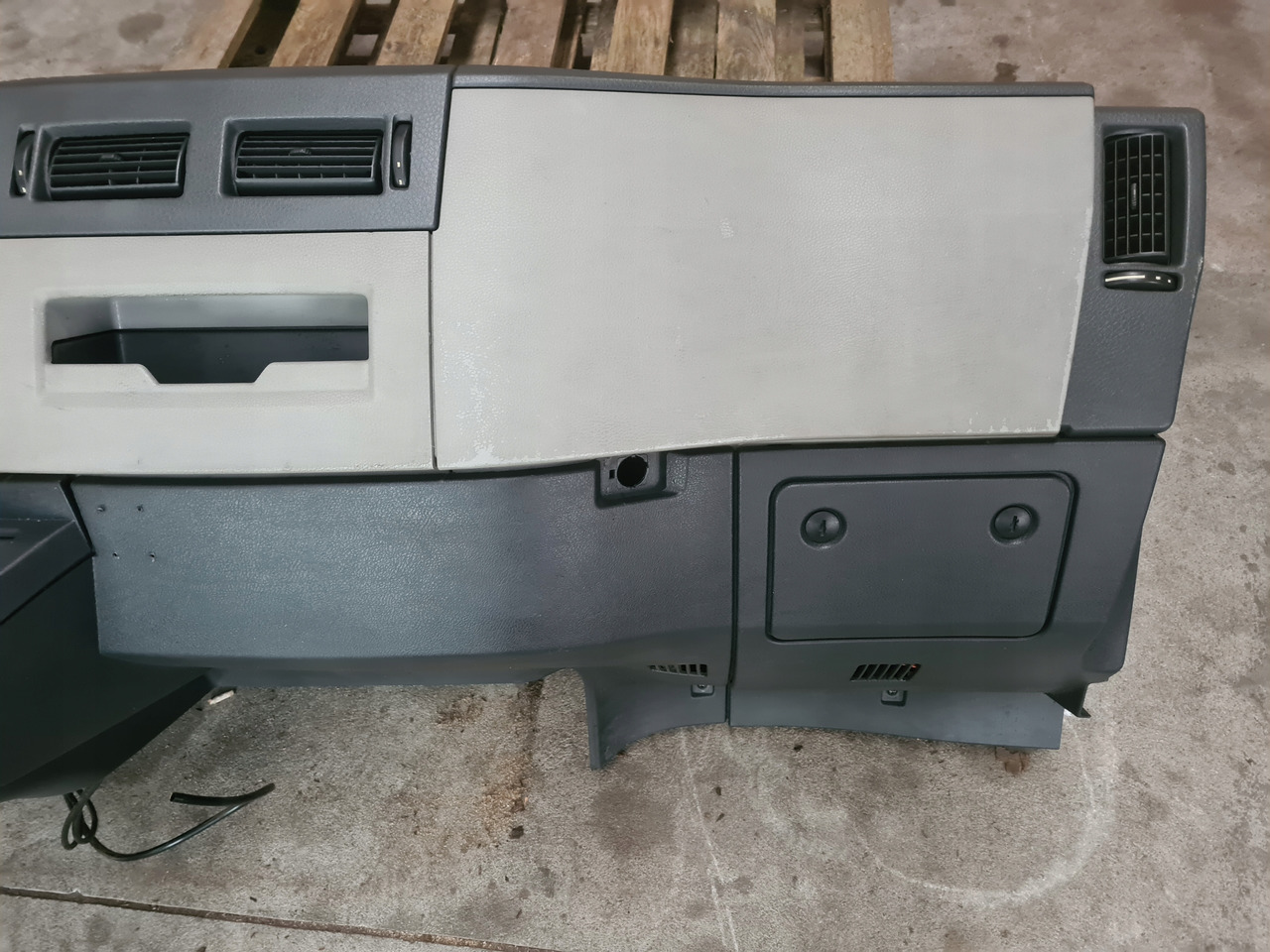 VOLVO KONSOLA DESKA ROZDZIELCZA PRZEKŁADKA ANGLIKA VOLVO FL EURO 5 - Armaturna plošča za Tovornjak: slika 5 VOLVO KONSOLA DESKA ROZDZIELCZA PRZEKŁADKA ANGLIKA VOLVO FL EURO 5 - Armaturna plošča za Tovornjak: slika 5