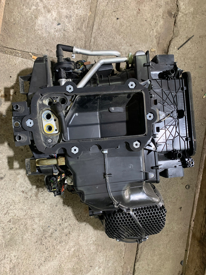 VOLVO NAGRZEWNICA KOMPLETNA VOLVO FH 4 - Ogrevanje/ Prezračevanje za Tovornjak: slika 2 VOLVO NAGRZEWNICA KOMPLETNA VOLVO FH 4 - Ogrevanje/ Prezračevanje za Tovornjak: slika 2