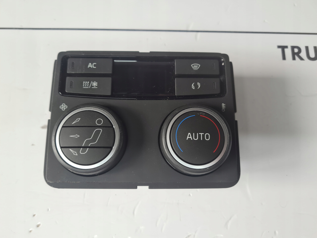 VOLVO PANEL NAWIEWU OGRZEWANIA KLIMATYZACJI VOLVO FH 5 ORYGINAŁ 22711928 - Ogrevanje/ Prezračevanje za Tovornjak: slika 2 VOLVO PANEL NAWIEWU OGRZEWANIA KLIMATYZACJI VOLVO FH 5 ORYGINAŁ 22711928 - Ogrevanje/ Prezračevanje za Tovornjak: slika 2