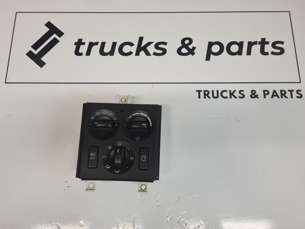 VOLVO PANEL NAWIEWU OGRZEWANIA KLIMATYZACJI VOLVO FH FM 9 13 LIFT - Ogrevanje/ Prezračevanje za Tovornjak: slika 1 VOLVO PANEL NAWIEWU OGRZEWANIA KLIMATYZACJI VOLVO FH FM 9 13 LIFT - Ogrevanje/ Prezračevanje za Tovornjak: slika 1
