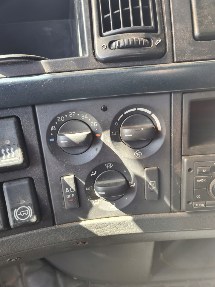 VOLVO PANEL NAWIEWU OGRZEWANIA KLIMATYZACJI VOLVO FH FM 9 13 LIFT - Ogrevanje/ Prezračevanje za Tovornjak: slika 5 VOLVO PANEL NAWIEWU OGRZEWANIA KLIMATYZACJI VOLVO FH FM 9 13 LIFT - Ogrevanje/ Prezračevanje za Tovornjak: slika 5