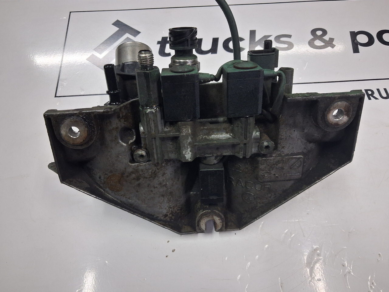 VOLVO PODSTAWA FILTRÓW PALIWA VOLVO FH FM 4 RENAULT GAMA T C K RANGE - Motor in deli za Tovornjak: slika 4 VOLVO PODSTAWA FILTRÓW PALIWA VOLVO FH FM 4 RENAULT GAMA T C K RANGE - Motor in deli za Tovornjak: slika 4