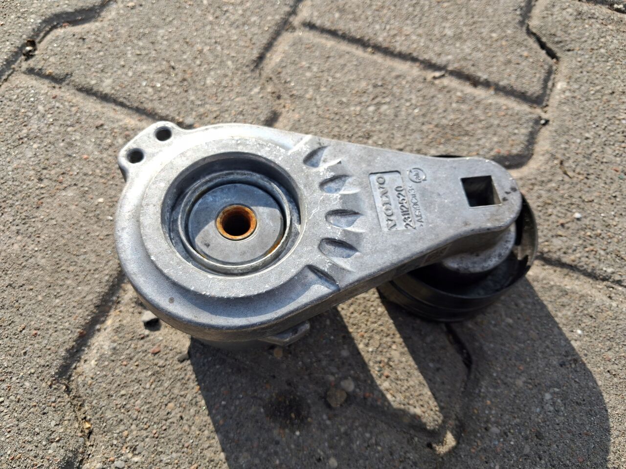 VOLVO ROLKA NAPINACZ PASKA ALTERNATORA RENAULT RANGE GAMA T VOLVO FH 4 5 - Motor in deli za Tovornjak: slika 2 VOLVO ROLKA NAPINACZ PASKA ALTERNATORA RENAULT RANGE GAMA T VOLVO FH 4 5 - Motor in deli za Tovornjak: slika 2