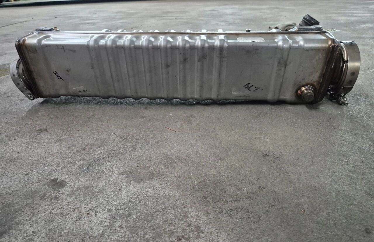 Volvo CHŁODNICZKA SPALIN EGR FH 4 FH 16 D16K EURO6 21968564 Volvo VOLVO FH 16 D16K - Vmesni hladilnik za Tovornjak: slika 1 Volvo CHŁODNICZKA SPALIN EGR FH 4 FH 16 D16K EURO6 21968564 Volvo VOLVO FH 16 D16K - Vmesni hladilnik za Tovornjak: slika 1