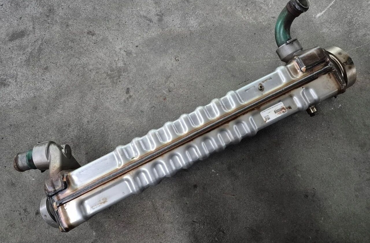 Volvo CHŁODNICZKA SPALIN EGR FH 4 FH 16 D16K EURO6 21968564 Volvo VOLVO FH 16 D16K - Vmesni hladilnik za Tovornjak: slika 4 Volvo CHŁODNICZKA SPALIN EGR FH 4 FH 16 D16K EURO6 21968564 Volvo VOLVO FH 16 D16K - Vmesni hladilnik za Tovornjak: slika 4