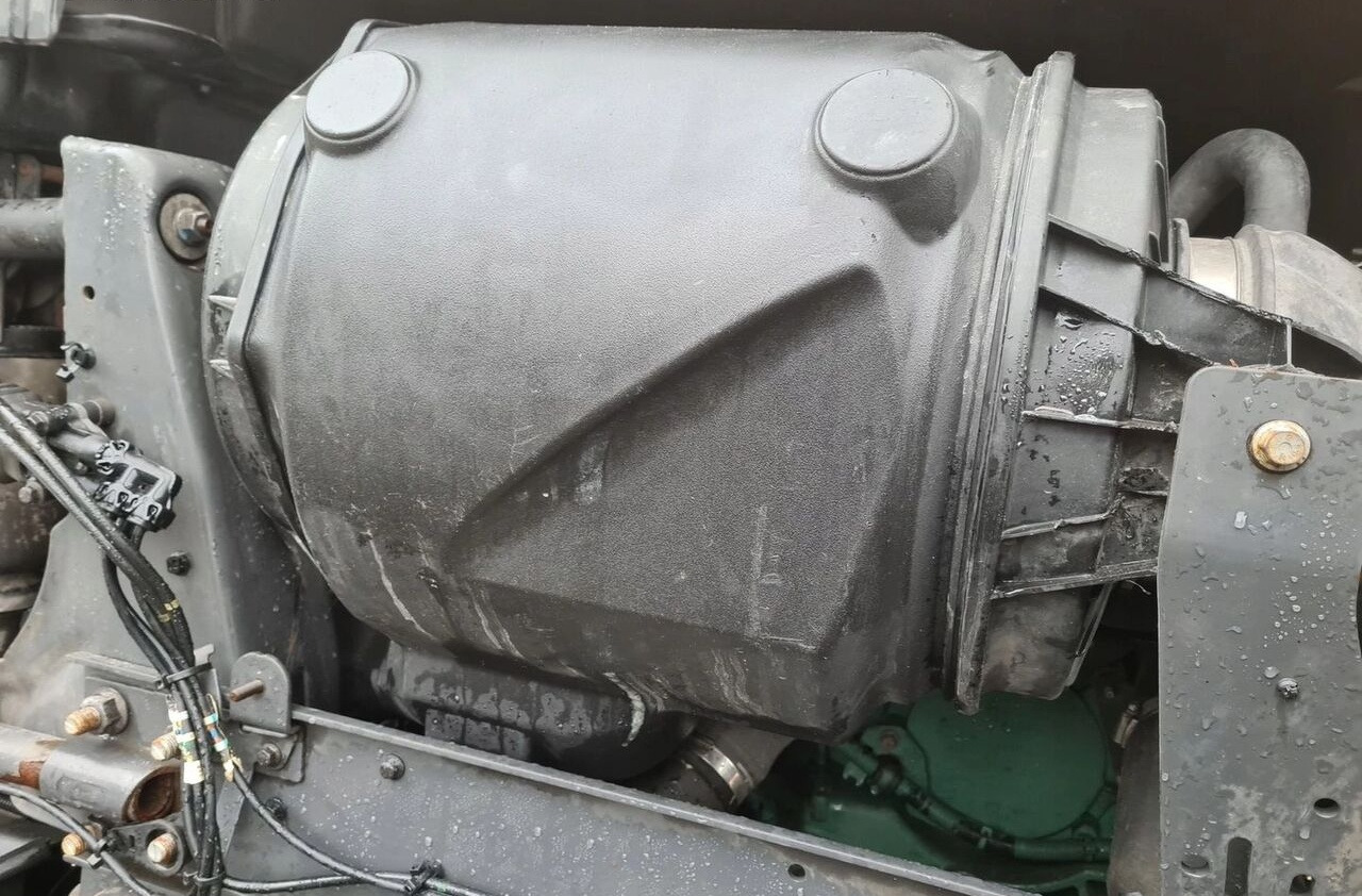 Volvo FH 16 EURO 6 Volvo VOLVO FH 16 EURO 6 - Zračni filter za Tovornjak: slika 4 Volvo FH 16 EURO 6 Volvo VOLVO FH 16 EURO 6 - Zračni filter za Tovornjak: slika 4