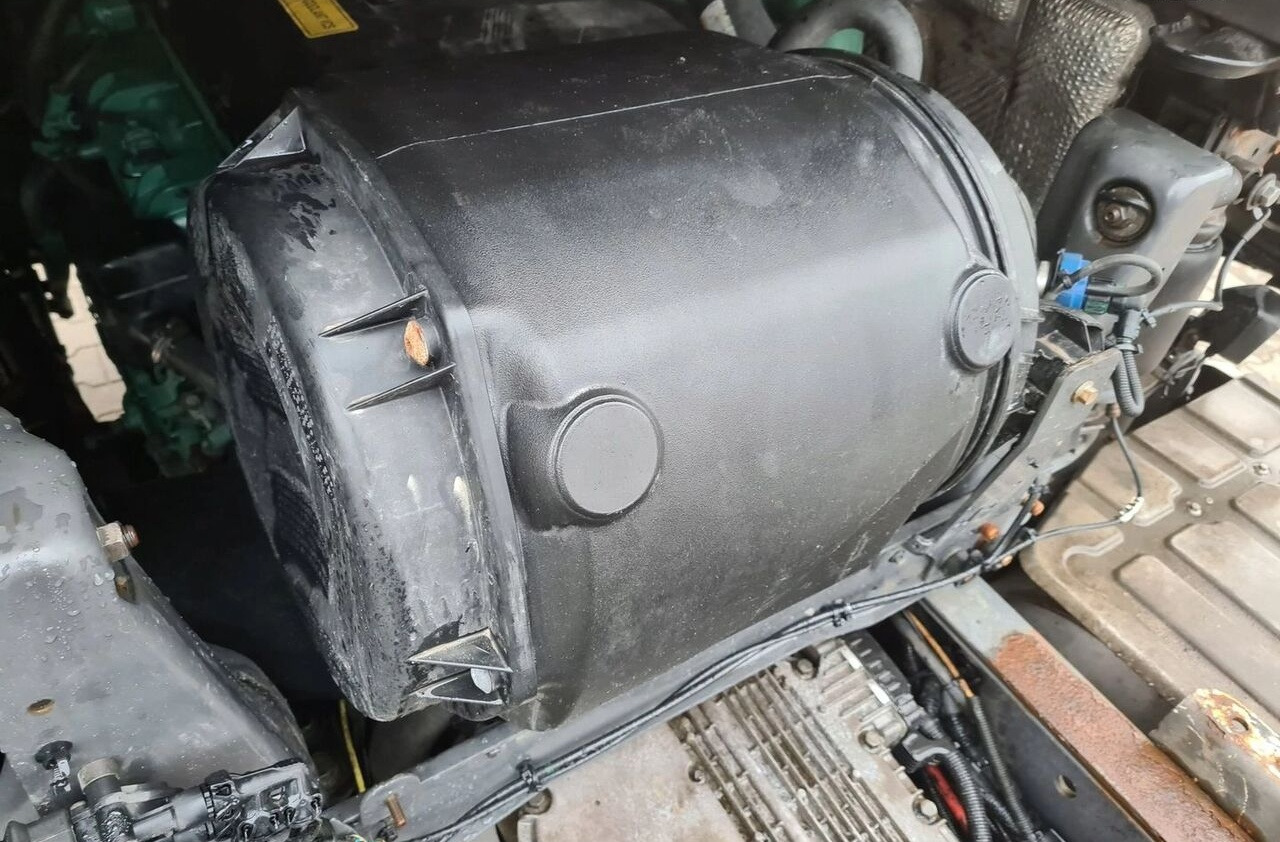 Volvo FH 16 EURO 6 Volvo VOLVO FH 16 EURO 6 - Zračni filter za Tovornjak: slika 2 Volvo FH 16 EURO 6 Volvo VOLVO FH 16 EURO 6 - Zračni filter za Tovornjak: slika 2