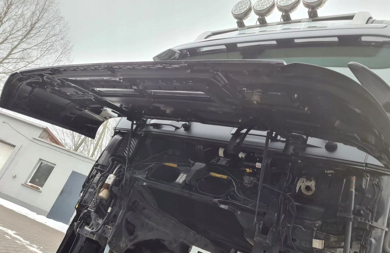 Volvo MASKA KOMPLETNA GÓRNA ATRAPA KABINY FH 16 EURO 6 Volvo VOLVO FH 16 EURO 6 - Odbijač za Tovornjak: slika 3 Volvo MASKA KOMPLETNA GÓRNA ATRAPA KABINY FH 16 EURO 6 Volvo VOLVO FH 16 EURO 6 - Odbijač za Tovornjak: slika 3