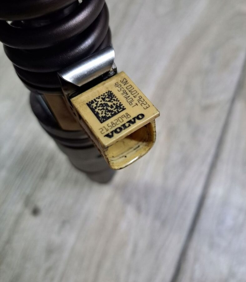 Volvo POMPOWTRYSKIWACZ WTRYSK RENAULT PREMIUM DXI VOLVO FM 9 21582098 - Injektor za Tovornjak: slika 1 Volvo POMPOWTRYSKIWACZ WTRYSK RENAULT PREMIUM DXI VOLVO FM 9 21582098 - Injektor za Tovornjak: slika 1