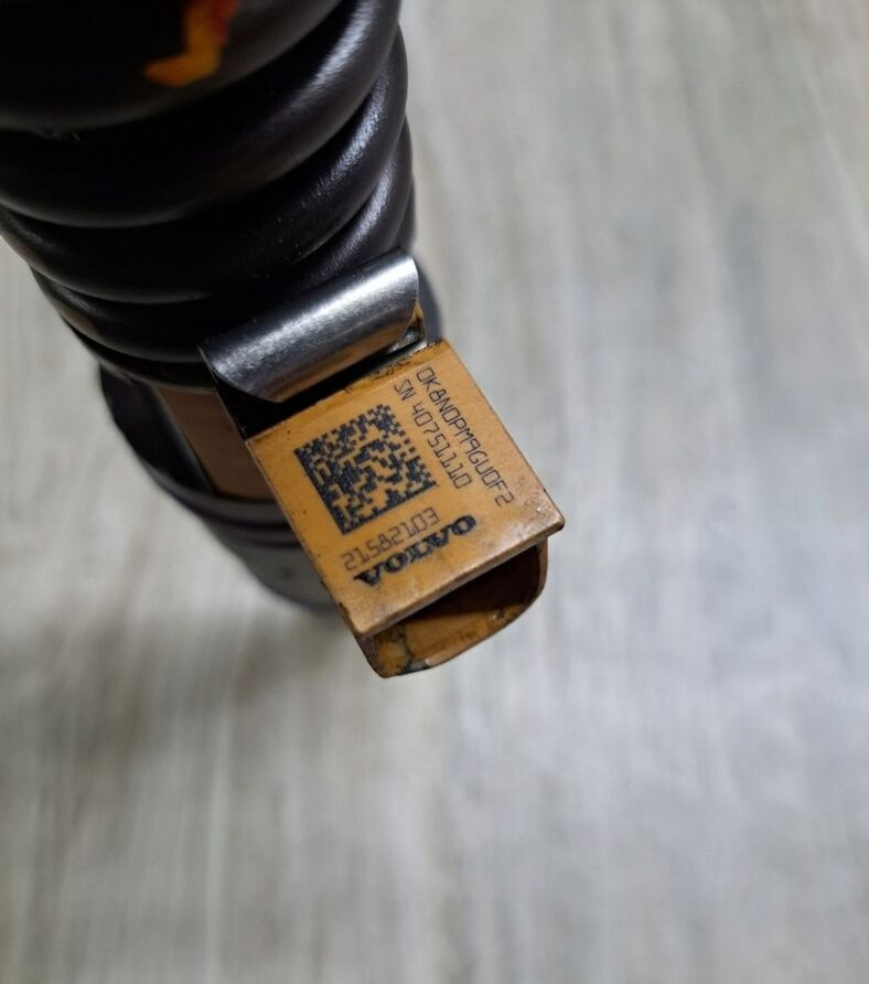 Volvo POMPOWTRYSKIWACZ WTRYSK RENAULT PREMIUM DXI VOLVO FM 9 21582103 - Injektor za Tovornjak: slika 2 Volvo POMPOWTRYSKIWACZ WTRYSK RENAULT PREMIUM DXI VOLVO FM 9 21582103 - Injektor za Tovornjak: slika 2