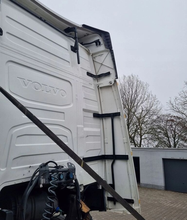 Volvo Y OWIEWKI KABINY KOMPLET FH 4 5 EURO 6 LIFT GLOBETROTTER Volvo VOLVO FH 4 5 EURO 6 LIFT GLOBETROTTER - Aerodinamika/ Spojler za Tovornjak: slika 3 Volvo Y OWIEWKI KABINY KOMPLET FH 4 5 EURO 6 LIFT GLOBETROTTER Volvo VOLVO FH 4 5 EURO 6 LIFT GLOBETROTTER - Aerodinamika/ Spojler za Tovornjak: slika 3
