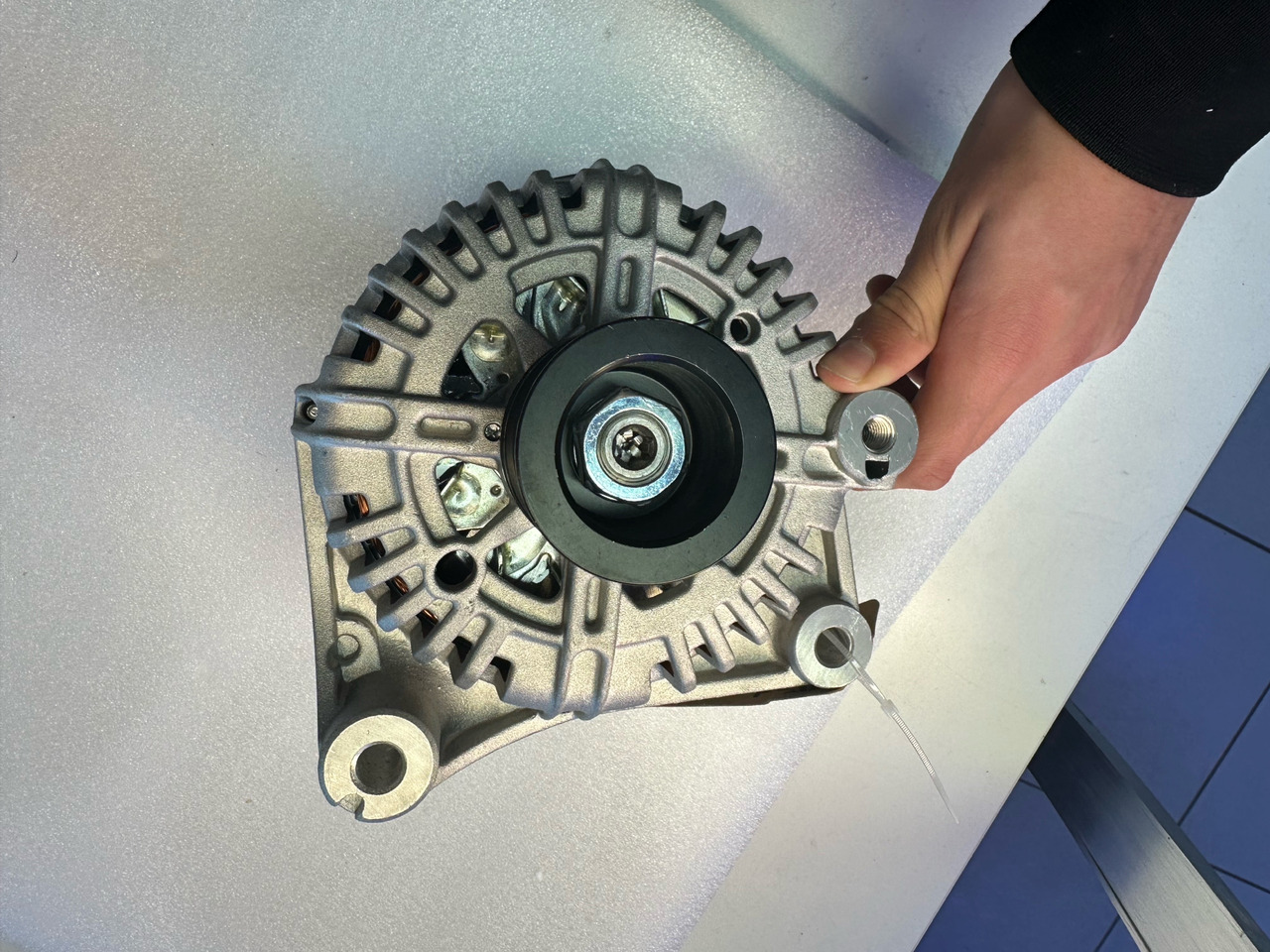 Woda BMW 325, 330, X5 - Alternator za Dostavno vozilo: slika 2 Woda BMW 325, 330, X5 - Alternator za Dostavno vozilo: slika 2