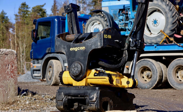 EngconEngcon EC233S-QS80-SS10 - Tiltrotator: slika 2 EngconEngcon EC233S-QS80-SS10 - Tiltrotator: slika 2
