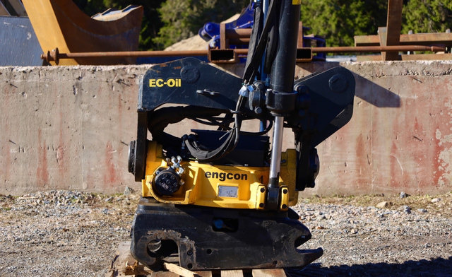 EngconEngcon EC233S-QS80-SS10 - Tiltrotator: slika 1 EngconEngcon EC233S-QS80-SS10 - Tiltrotator: slika 1