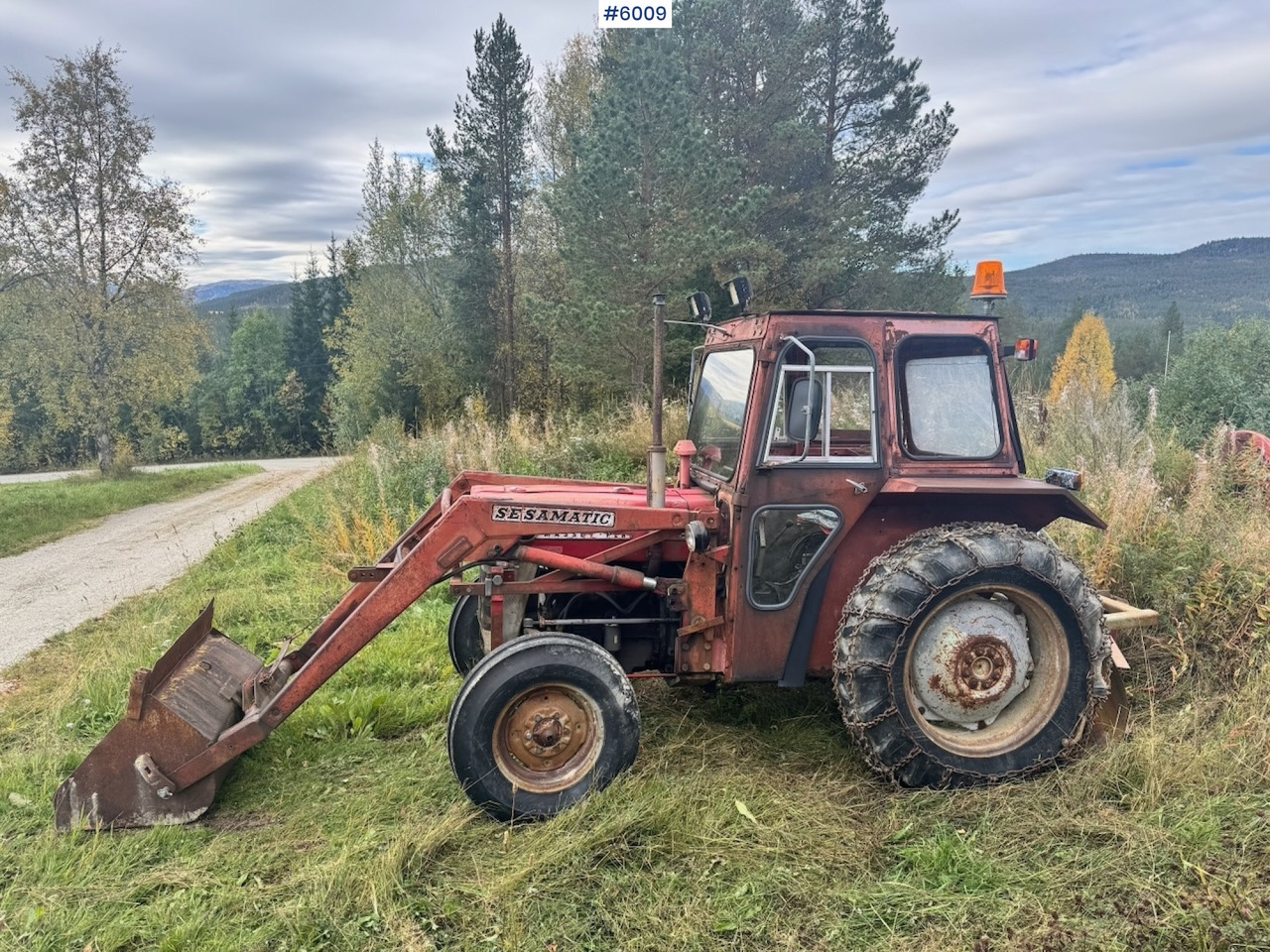 1971 Massey-Ferguson 135 incl. front loader, bucket, rear scraper, and log splitter/firewood machine - Traktor: slika 4 1971 Massey-Ferguson 135 incl. front loader, bucket, rear scraper, and log splitter/firewood machine - Traktor: slika 4