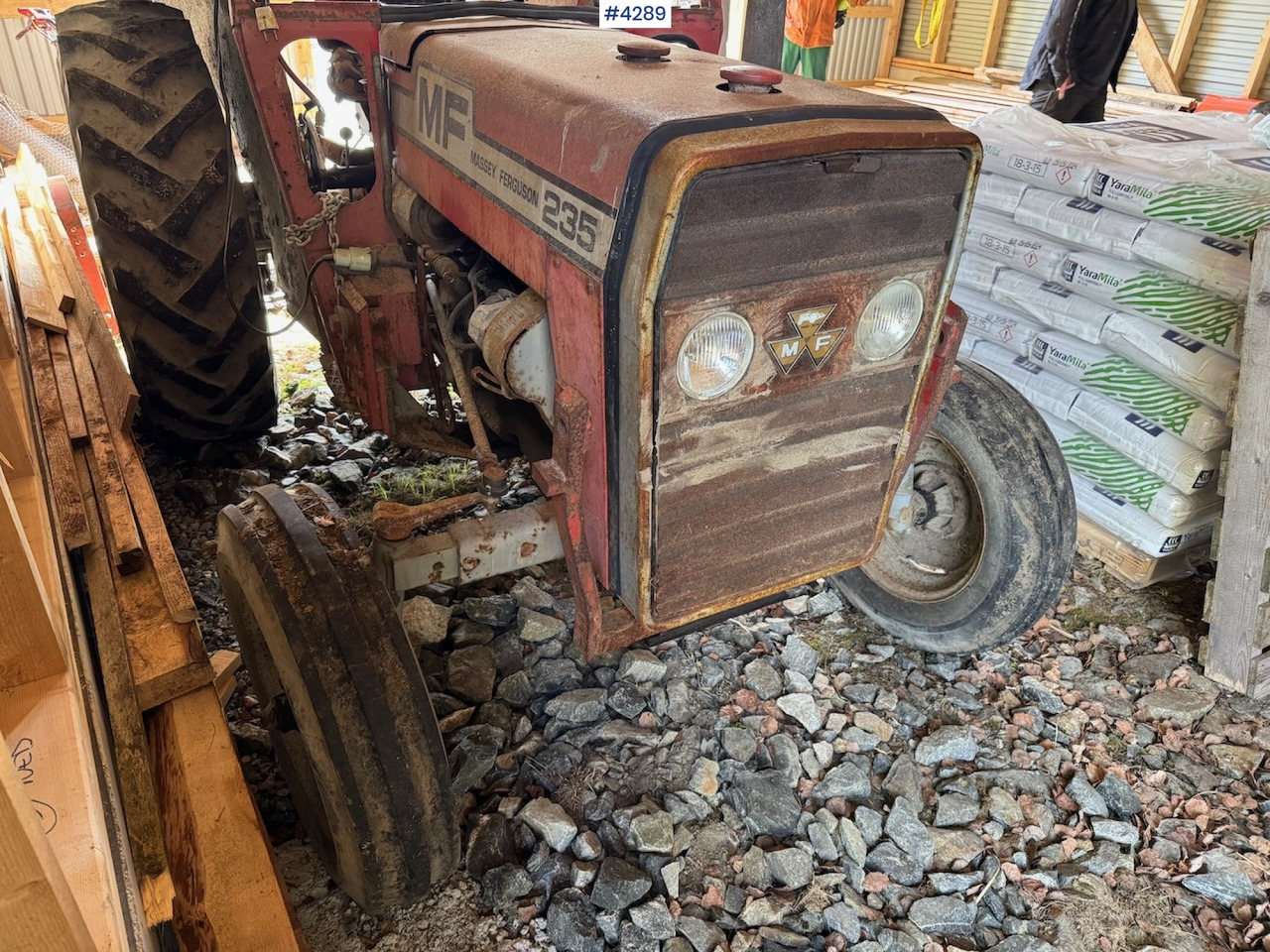 1980 Massey Ferguson 235 w/loader - Traktor: slika 4 1980 Massey Ferguson 235 w/loader - Traktor: slika 4