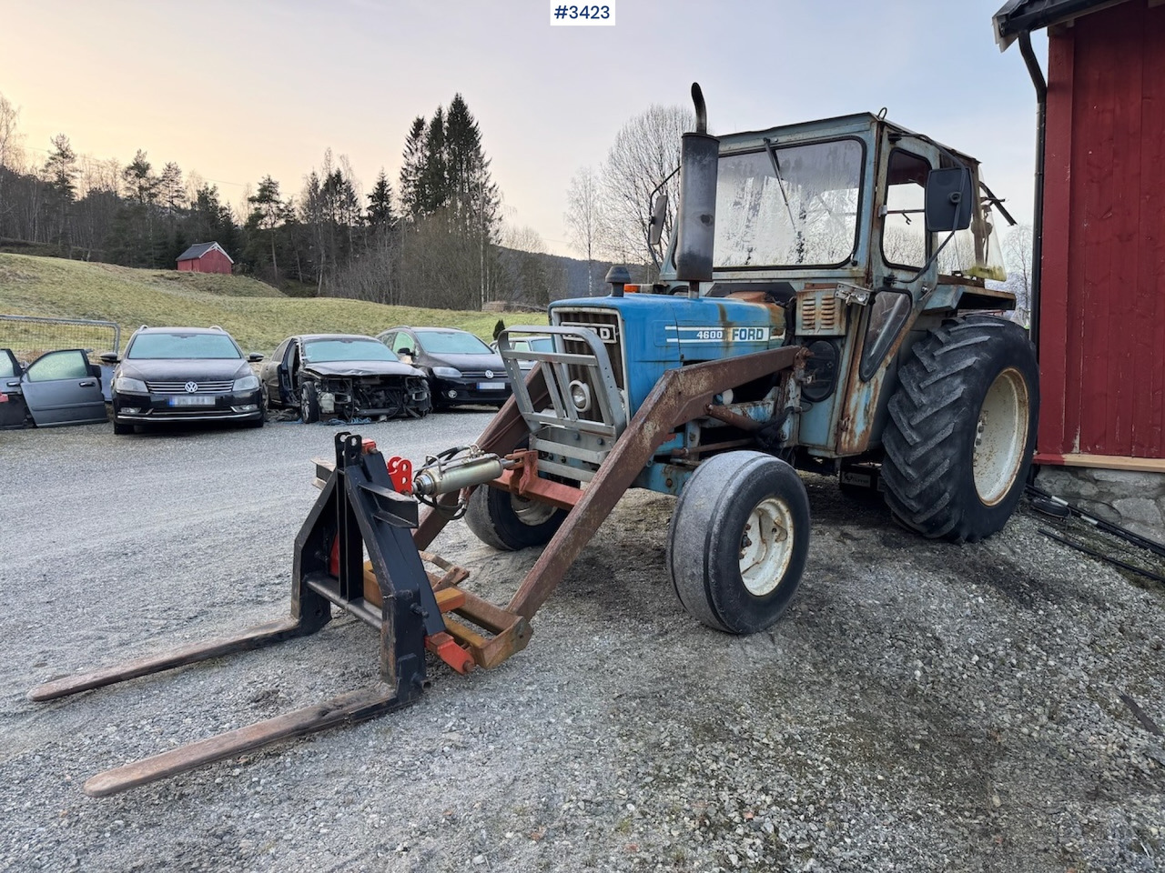 1981 Ford 4600 w/front loader, bucket and pallet fork. - Traktor: slika 2 1981 Ford 4600 w/front loader, bucket and pallet fork. - Traktor: slika 2
