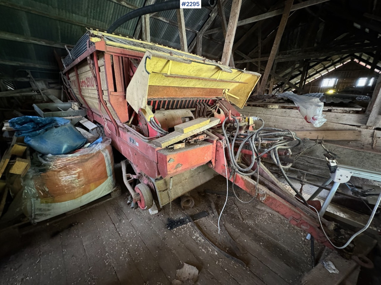 1990 Krone Turbo 2500 Loading trolley - Oprema za obračalnike: slika 2 1990 Krone Turbo 2500 Loading trolley - Oprema za obračalnike: slika 2