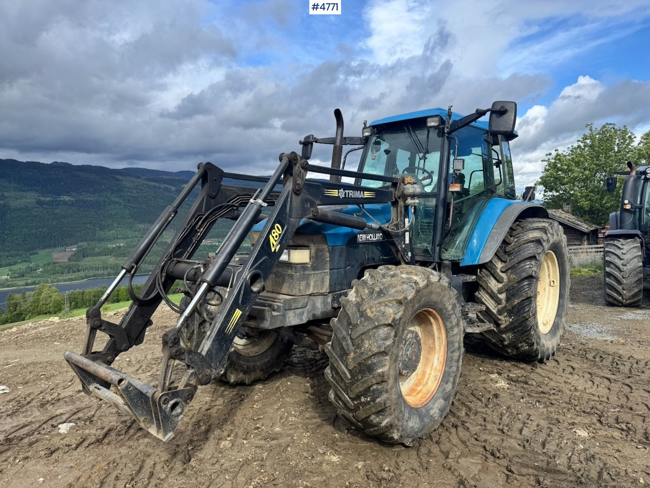 2000 New Holland TM135 4x4 w/ Front loader - Traktor: slika 4 2000 New Holland TM135 4x4 w/ Front loader - Traktor: slika 4
