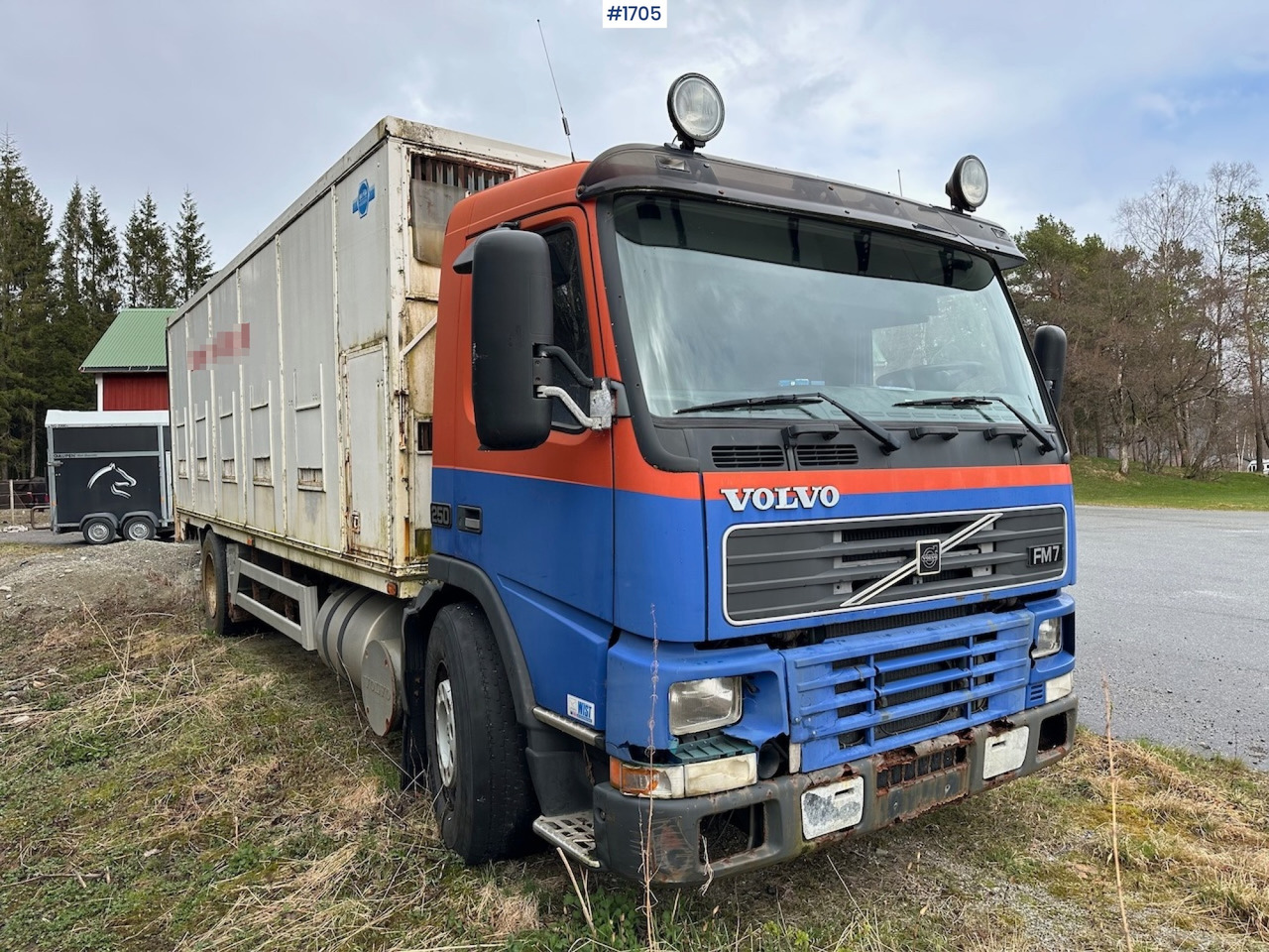 2000 Volvo 250 4x2 reparasjonsobjekt - Tovornjak zabojnik: slika 1 2000 Volvo 250 4x2 reparasjonsobjekt - Tovornjak zabojnik: slika 1